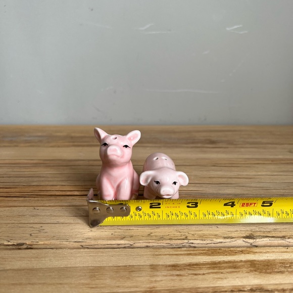 2/$15 Ceramic pink piggy salt and pepper shakers - Picture 7 of 7